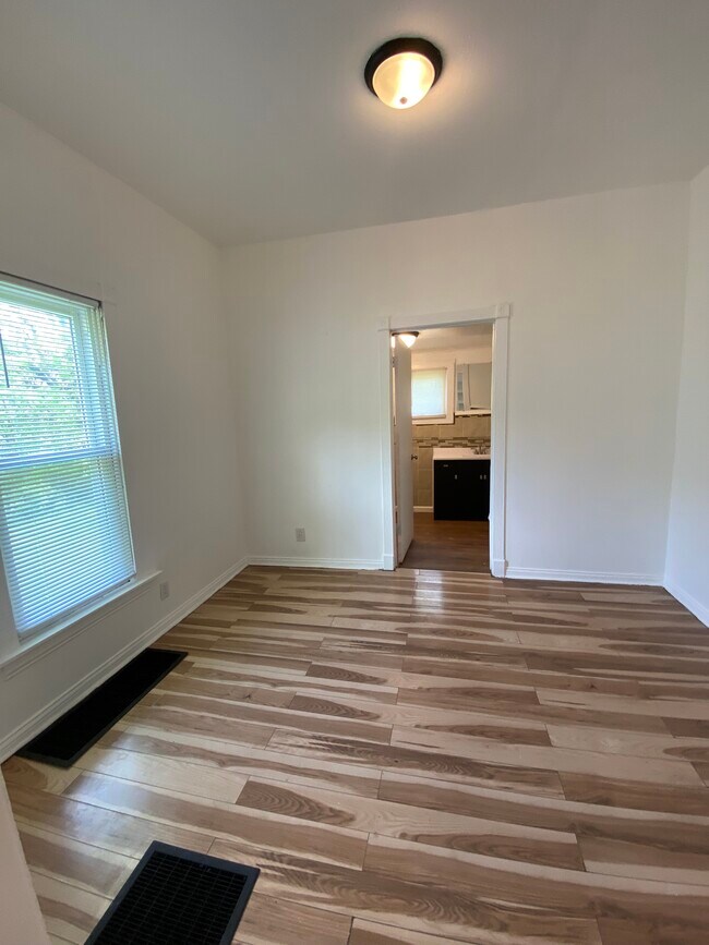 Dining Room - 1332 E Michigan Ave