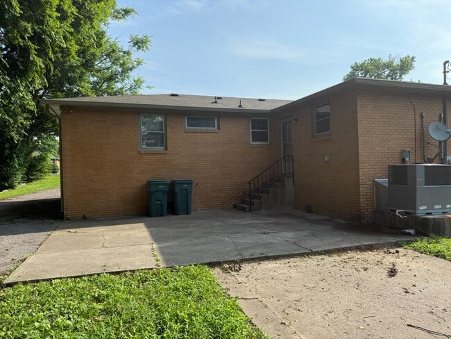 Foto del edificio - 106 Hankins Dr