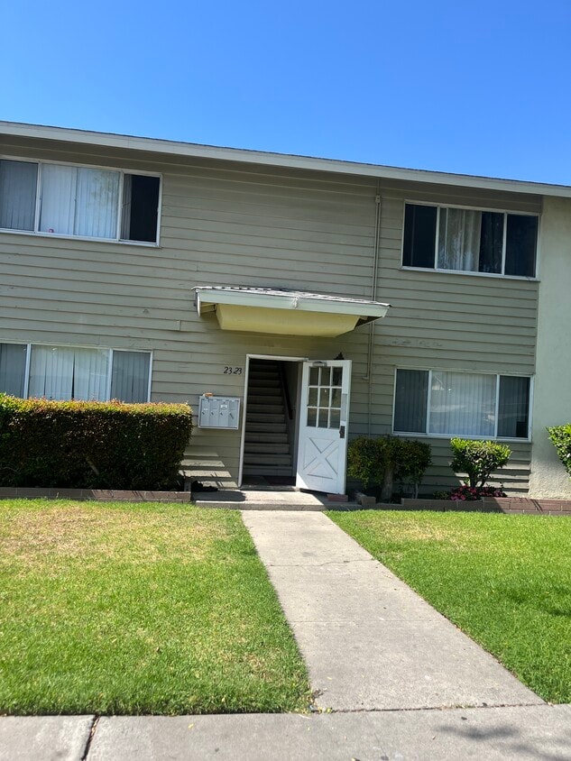 Foto principal - 2323 W West Ave
