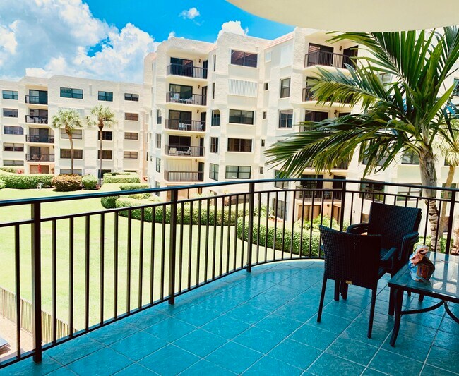 Foto del edificio - 370 Golfview Rd