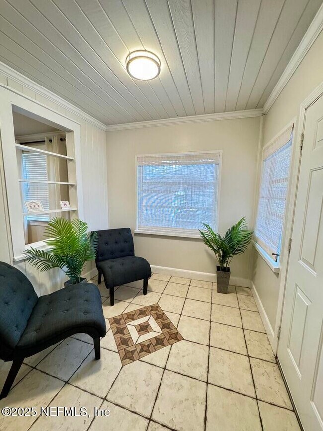 Foto del edificio - 1631 Thacker Ave