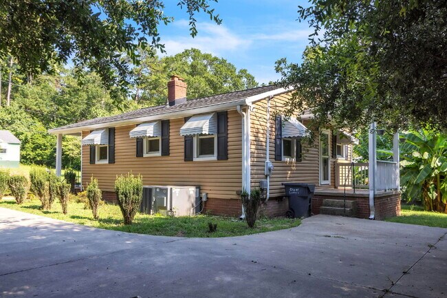 Foto del edificio - "Cute Bungalow Style 2-Bedroom Haven with ...