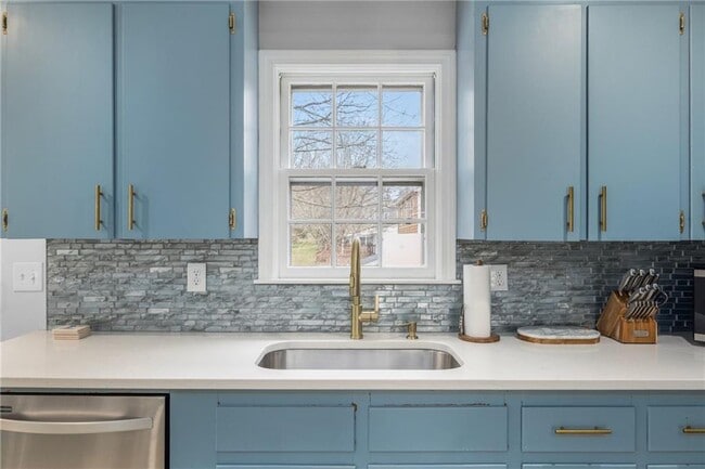 Foto del edificio - 384 Valley Rd