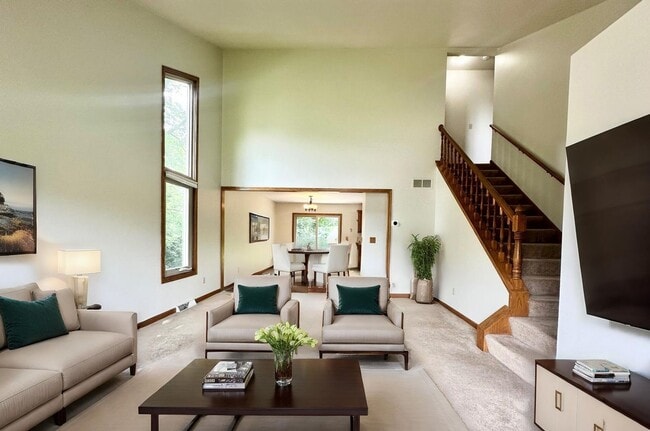Building Photo - Spacious Pewaukee Townhome