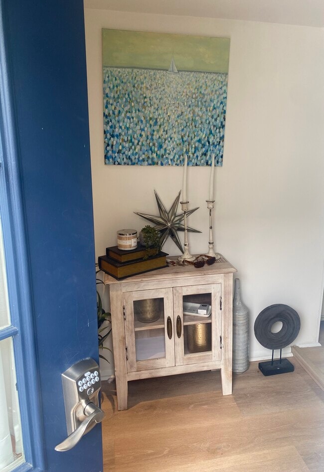 Building Photo - 115 10th Ave