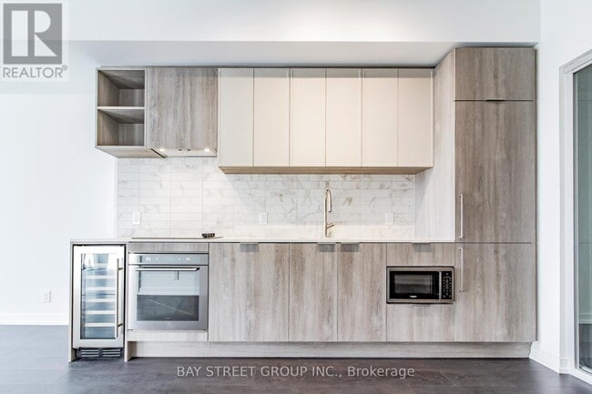 Photo du bâtiment - 2020 Bathurst St