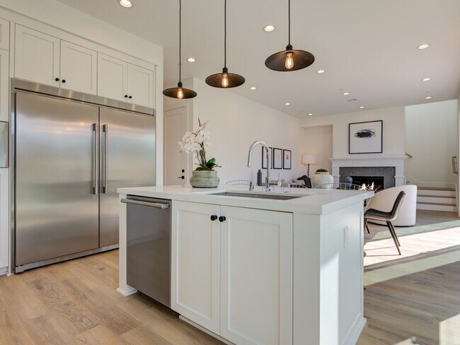 Foto del edificio - Fantastic 2 Story Farm House style Home wi...