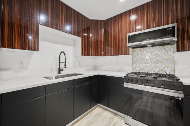 Building Photo - 111 Normandie Ave