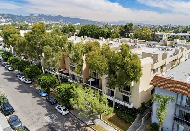 Building Photo - 740 N Kings Rd
