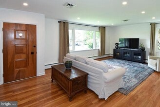Building Photo - 2 Cinnamon Fern Rd
