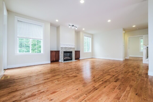 Foto del edificio - Beautiful Issaquah Highlands Home on Corner Lot with Greenbelt Views, Covered Porch and AC- AVAIL...