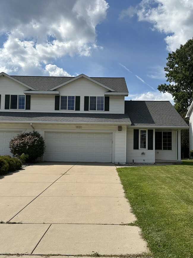 Building Photo - 1521 Redstone Trl