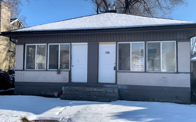 Building Photo - Historic 2 Bedroom Home