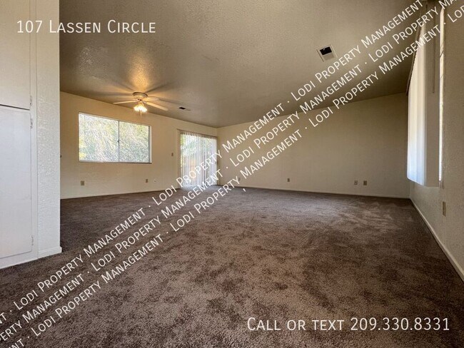 Foto del edificio - 107 Lassen Cir