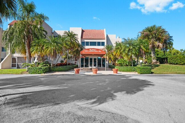 Foto del edificio - 140 Lakeview Dr