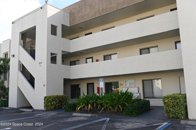 Foto del edificio - 200 International Dr