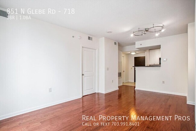 Foto del edificio - 851 N Glebe Rd