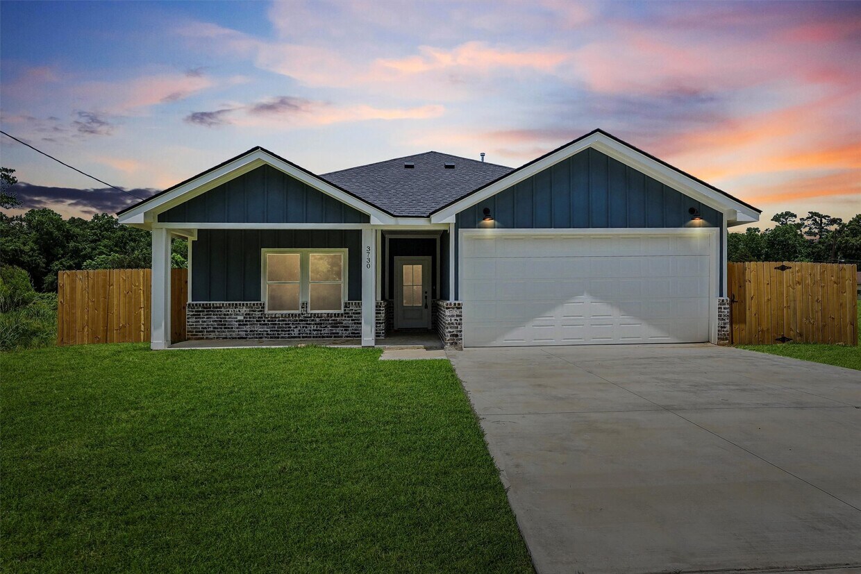 Foto principal - 3730 Nathan St