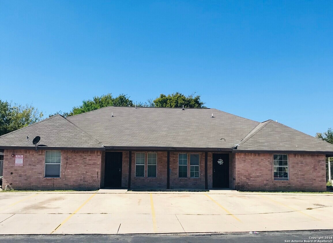 7639 Windsor Oaks Unit 7639, San Antonio, TX 78239 Room for Rent in