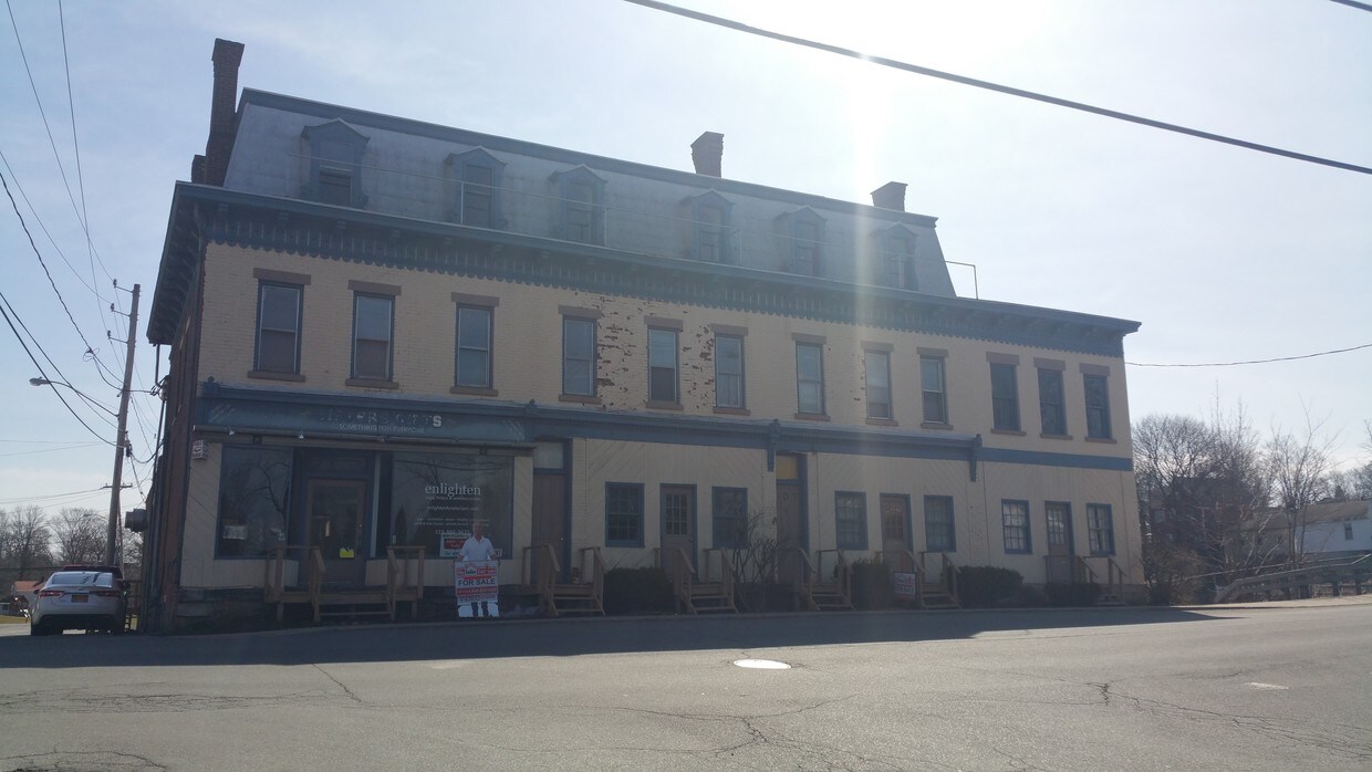 Foto principal - 107 S Pawling St