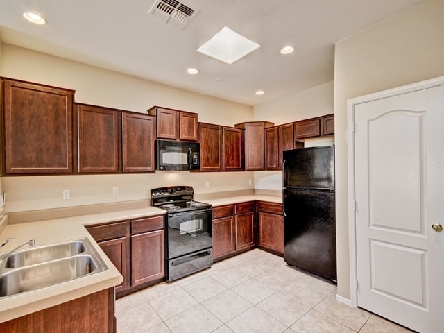 Building Photo - 8940 W Olive Ave