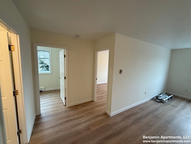 Building Photo - 18 Embassy Rd