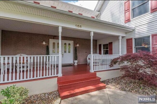 Building Photo - 166 Ridgewood Rd