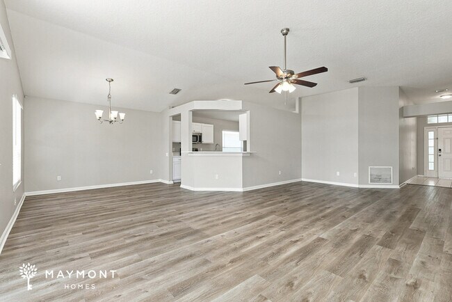 Building Photo - Spacious Riverview Home with Covered Patio