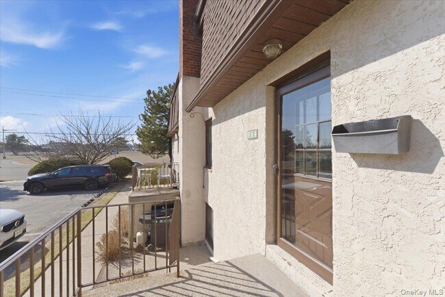 Building Photo - 136 Albany Blvd