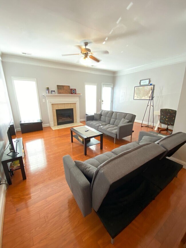 Building Photo - Move-In Ready in Hampton Forest!