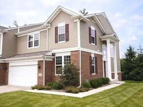 Building Photo - 10S410 Carrington Cir