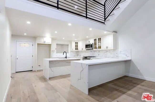 Foto del edificio - 5019 W Maplewood Ave