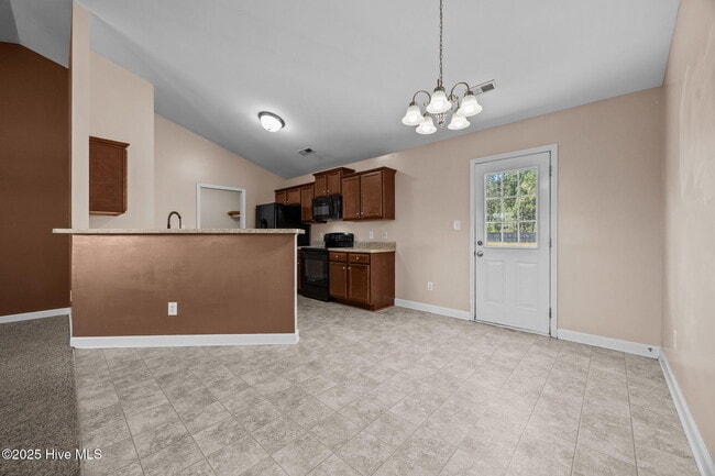Building Photo - 156 Rosemary Ave