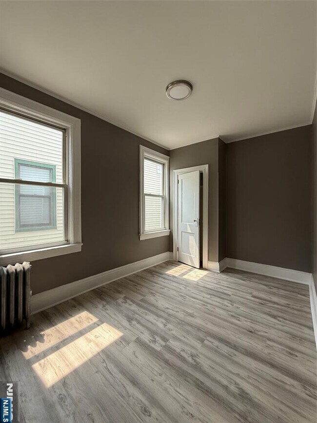Building Photo - 120 Clarke Ave