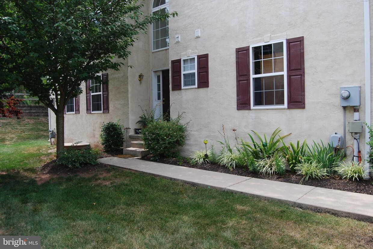 Primary Photo - 933 Avondale Dr