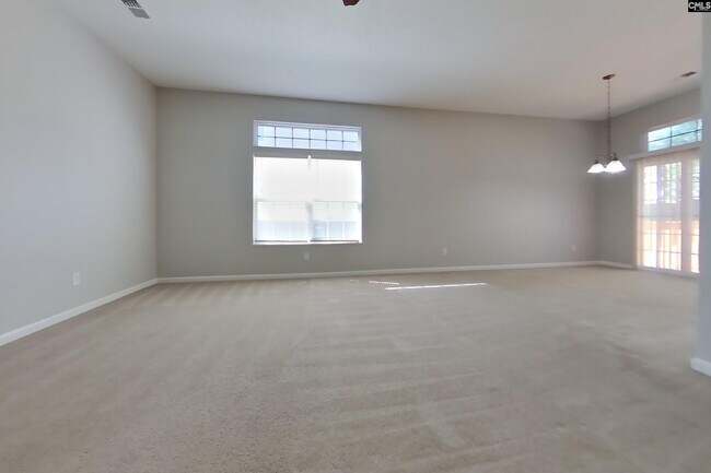 Foto del edificio - 319 Quiet Grove Ln