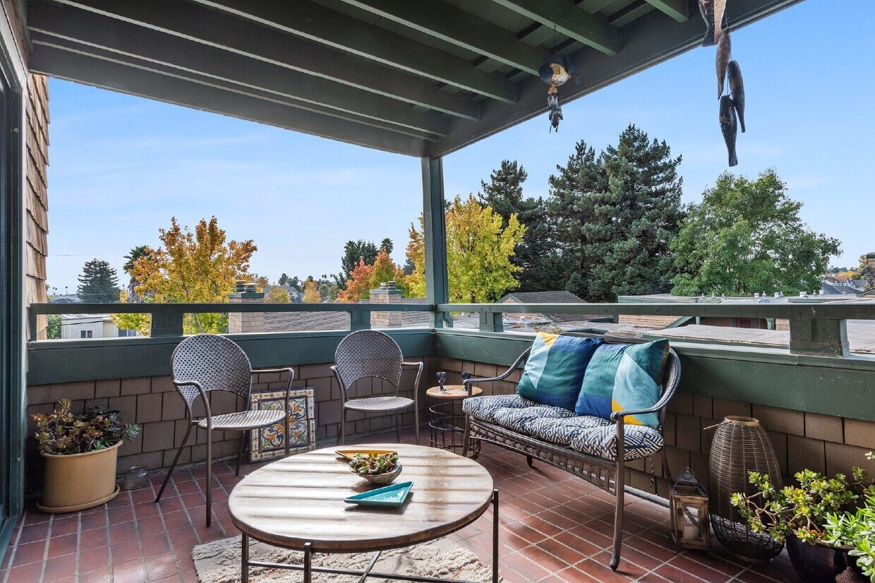 Primary Photo - Modern 2 Bed, 2 Bath Condo in fenced commu...