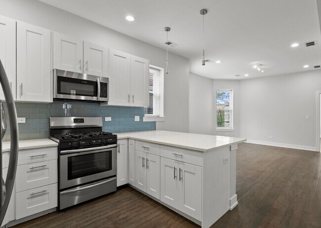 Building Photo - 1321 S Lawndale Ave