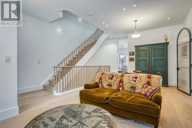 Building Photo - 34 Beaconsfield Ave