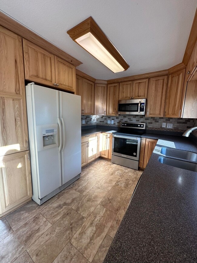 Building Photo - 2068 Bridgewater Dr