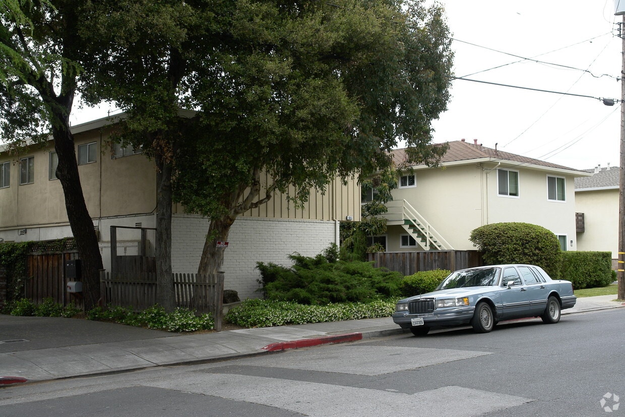 Building Photo - 665 Roble Ave