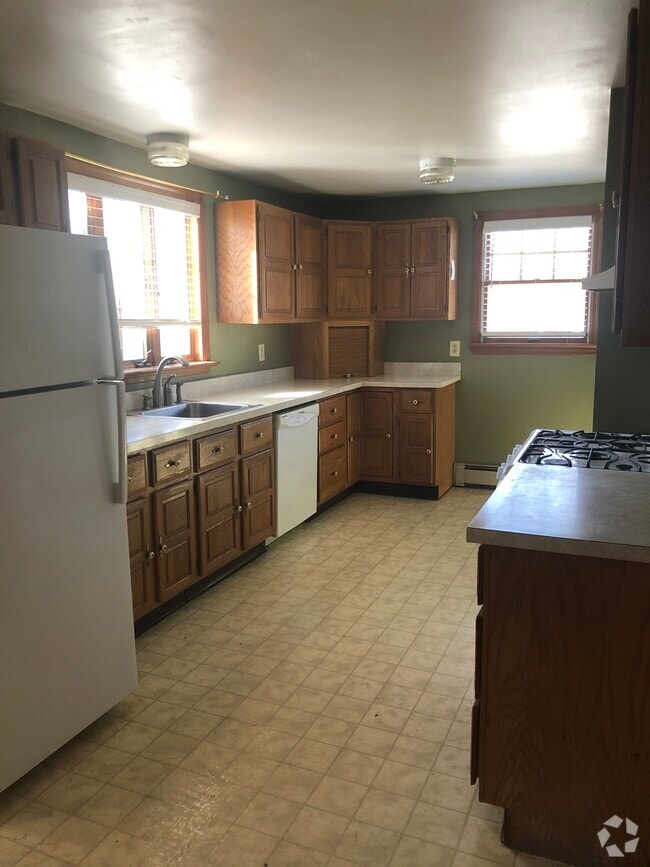 5 Maple Avenue Kitchen - 5 Maple Ave