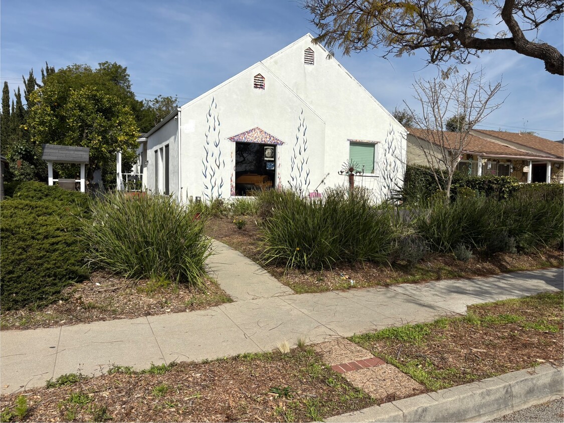 Street view of the house - 2347 Ashland Ave