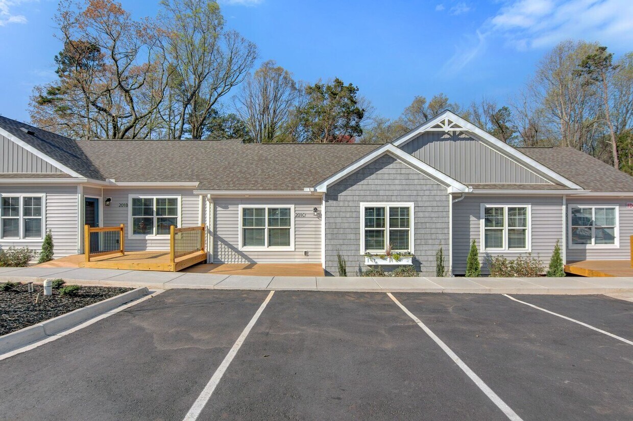 Foto principal - Handicap Accessible Modern 2-Bed, 2-Bath S...