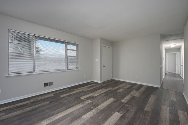 Foto del edificio - Newly renovated, spacious and versatile house waiting to be a home!