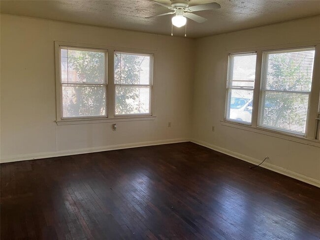 Building Photo - 611 Clifford Dr