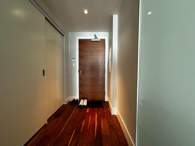 Photo du bâtiment - 111 13th St E