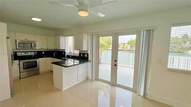 Building Photo - 8235 Crespi Blvd