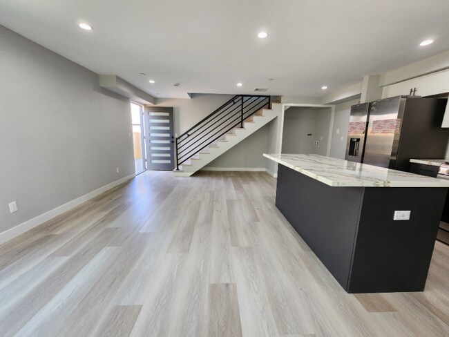 Foto del edificio - 2223 S Highland Ave