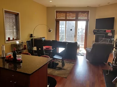 Foto del edificio - 831 N Marshfield Ave